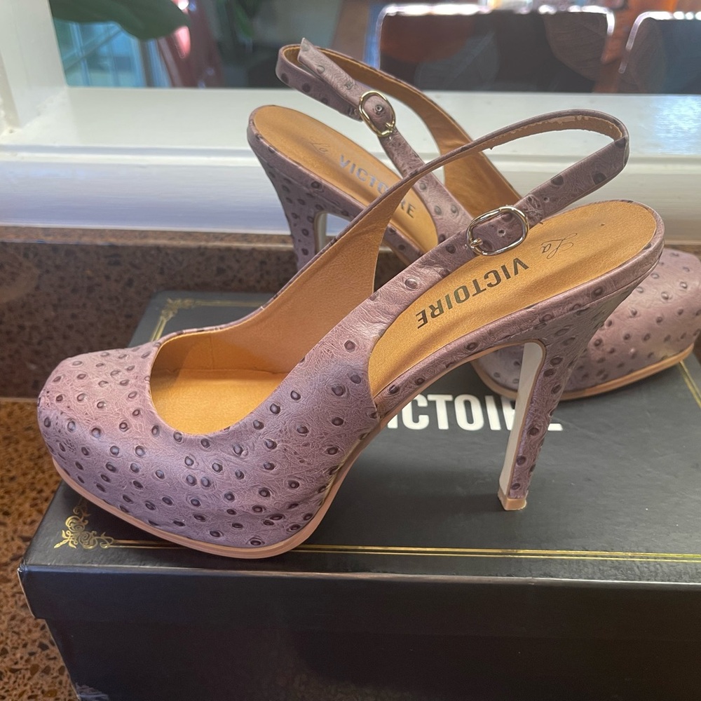 La Victoire Lilac Textured Women's Heels
